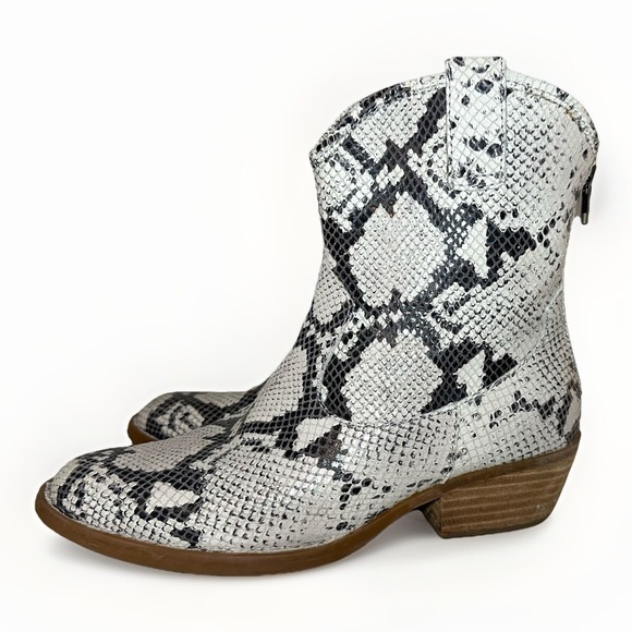 BORN Women's Wynd Leather Snakeskin Neutral Ankle Boots Western Booties 8 M - Picture 1 of 14